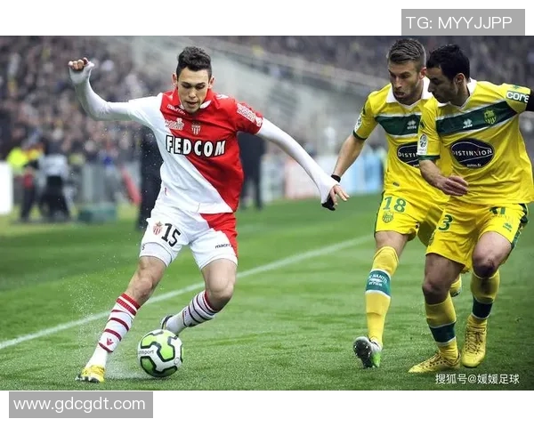 如何通过有趣的方式让女友认识足球明星并激发她对足球的兴趣